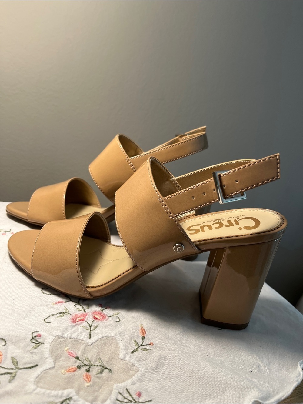 NEW Sam Edelman Almond  Patent Leather Block Heel Slide Sandals Size 8.5